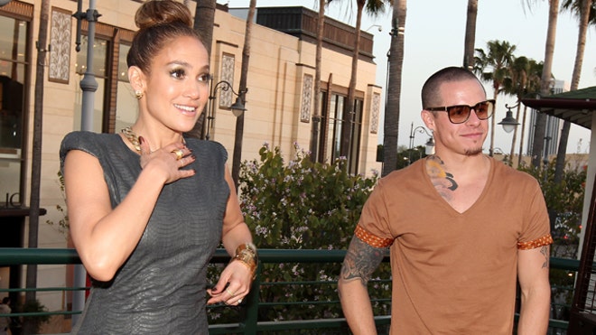 JENNIFER LOPEZ AND CASPER SMART CALIFORNIA.jpg